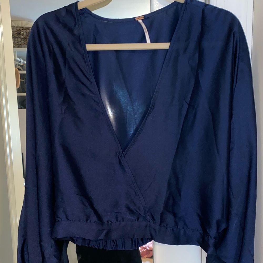 Free people NEVER WORN silk blue cropped blouse